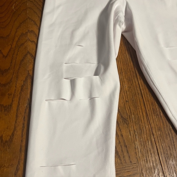 Alo white warrior ripped leggings - Picture 3 of 4